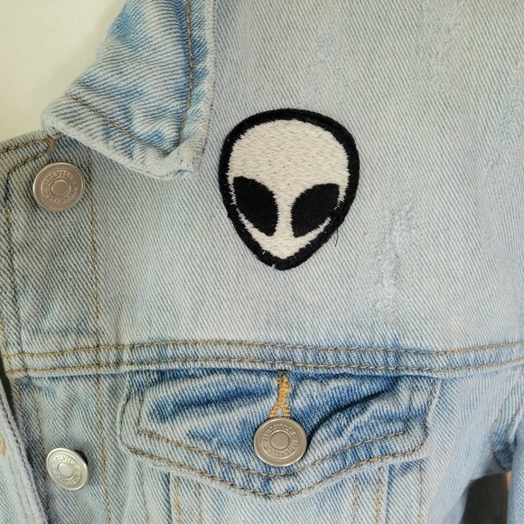 Brandy Melville Denim Jacket Alien Head Patch Distressed Trucker Size Large - Picture 7 of 13
